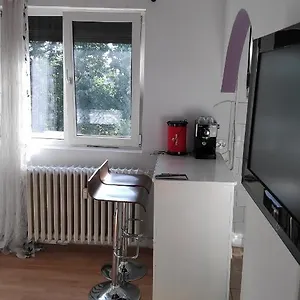 rezervați aici